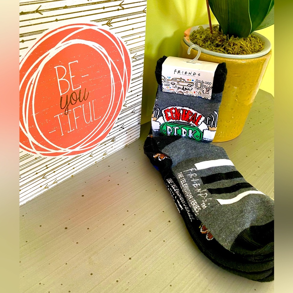 FRIENDS Casual Crew Socks